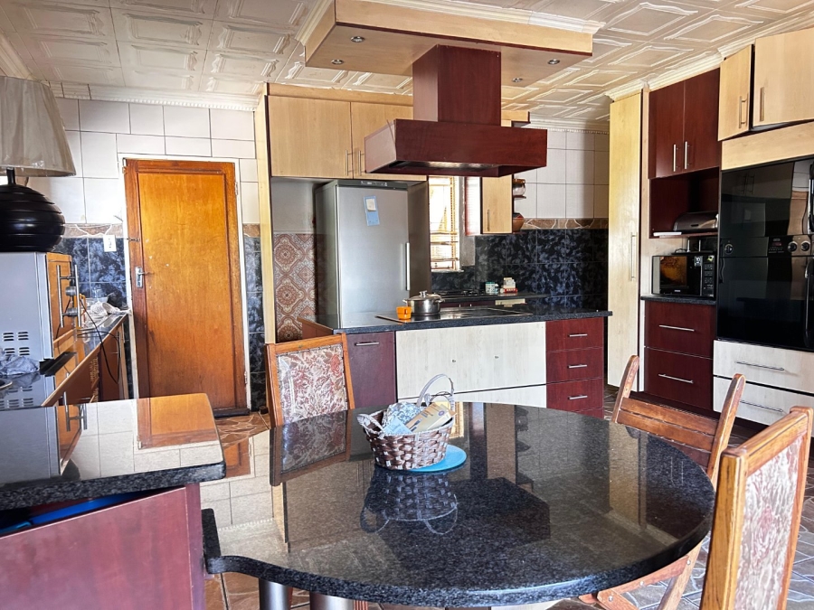 4 Bedroom Property for Sale in Uitsig Free State